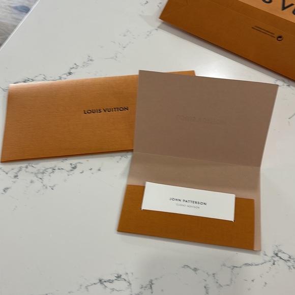 Louis Vuitton' Zippy wallet. Monogram canvas with red accents. Can be a clutch. - Picture 6 of 9